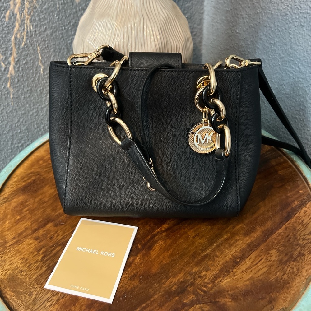 🆕 Michael Kors Black 🖤 Leather Shoulder Bag with Gold Accents